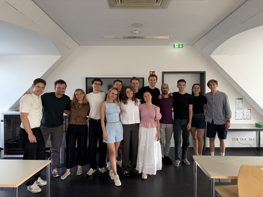 A CDTM class in a seminar room